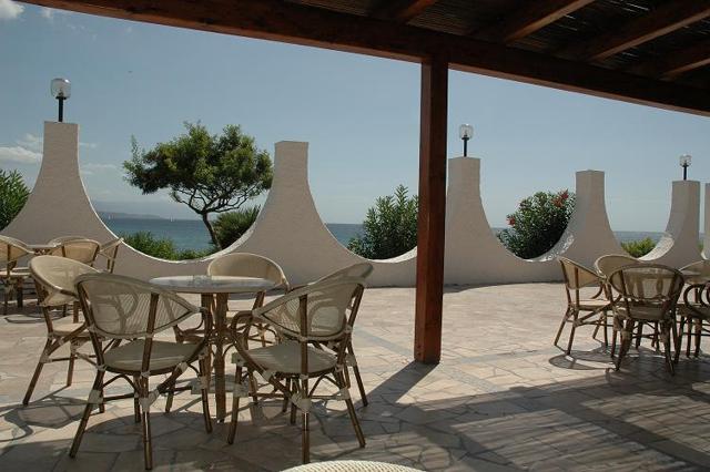 vakantie sardinie aan zee - hotel punta negra in alghero (1).jpg