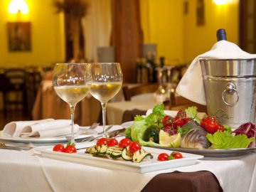 3. restaurant service.jpg