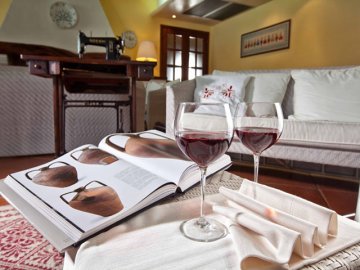 1. wine tasting moments.jpg