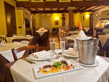 8. restaurant service.jpg