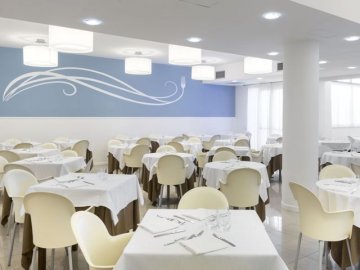 noordoost_sardinie_modern_hotel_in_san_teodoro (2).jpg