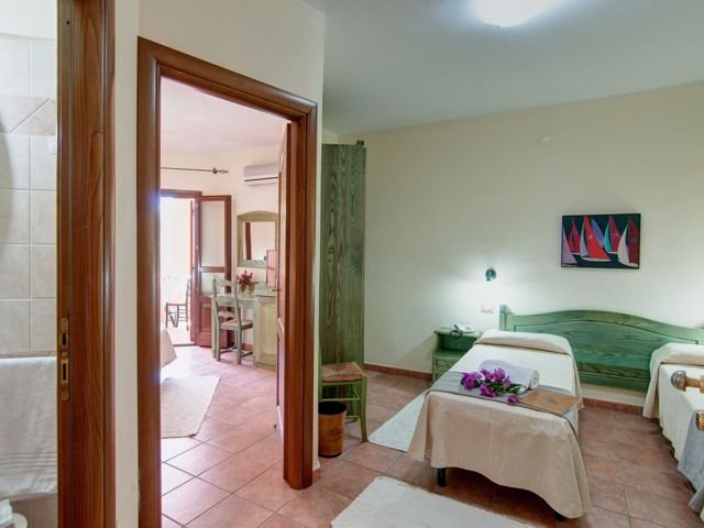 family comfort - hotel i ginepri - cala gonone (2).jpg