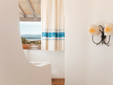 vakantiehuis met zwembad op sardinie - villa capo coda cavallo (41).png
