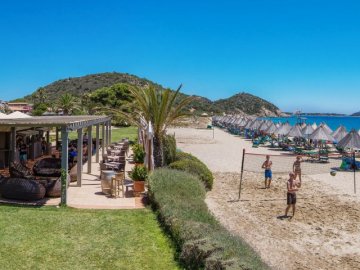 hotel cormoran beachbar 4.jpg