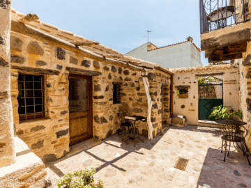 bijzonder hotel sardinie - mannois orosei (3).png