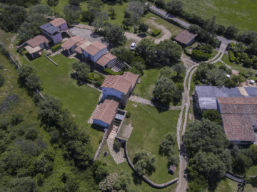 jaddhu country resort sardinien costa smeralda drone view (3).png