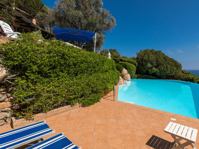 luxe huis sardinie met zeezicht en zwembad (30).png
