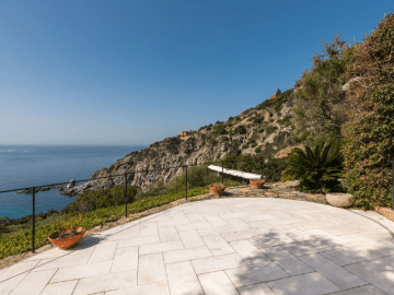 luxe huis sardinie met zeezicht en zwembad (38).png