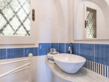 luxe huis sardinie met zeezicht en zwembad (11).png