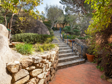 luxe huis sardinie met zeezicht en zwembad (10).png