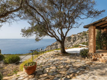 luxe huis sardinie met zeezicht en zwembad (35).png