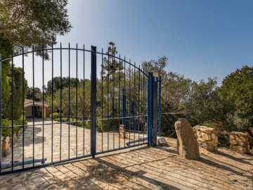 luxe huis sardinie met zeezicht en zwembad (7).png