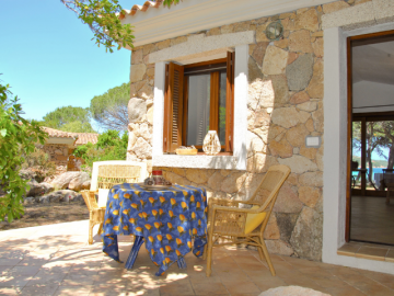 vakantiehuisjes sardinie aan het strand - ville porto taverna (20).png