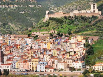 Het historische plaatsje Bosa