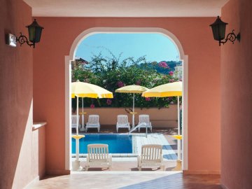 residence-sos-alinos-cala-ginepro-orosei_gallery_residence-piscina