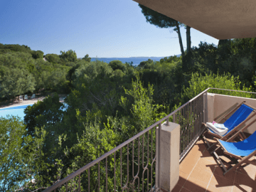 zeezicht_appartement_sardinie_vakantiepark_il_mirto_sardinia4all