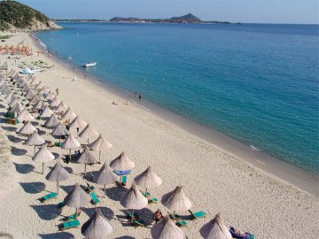 hotel_direkt_aan_zee_sardinie